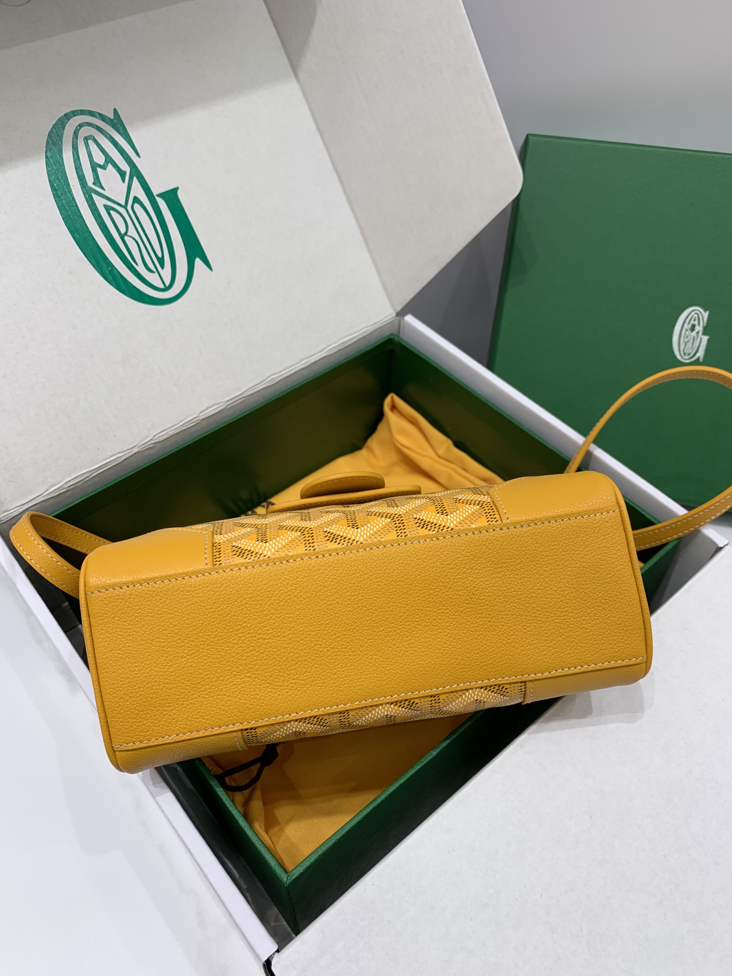 Saigon Souple Mini Handbag Shoulder Bag In Yellow